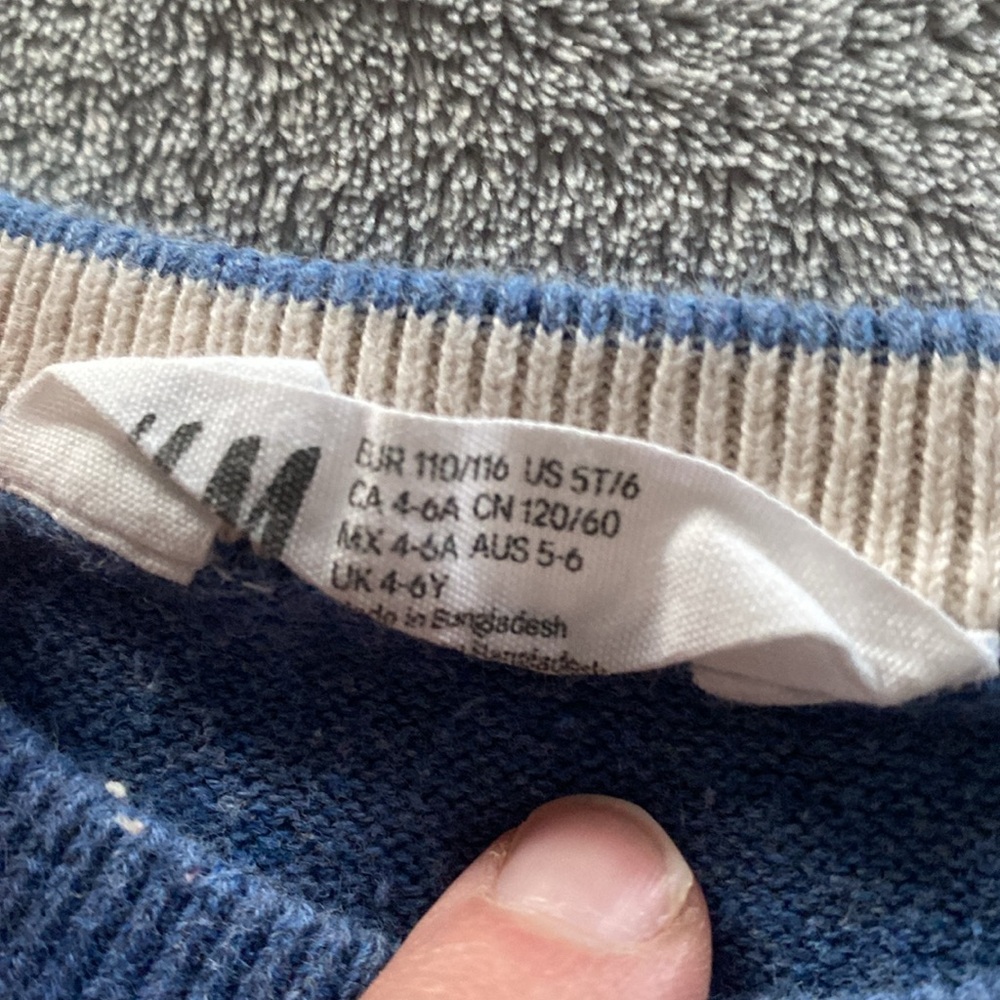 Bundle of 3 H&M Boys’ Long Sleeve Tees & Sweater - Size 5T/6 - Picture 7 of 7